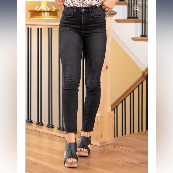 Vervet Blue distressed Marilyn high rise Jeans -size 32 - Picture 6 of 8